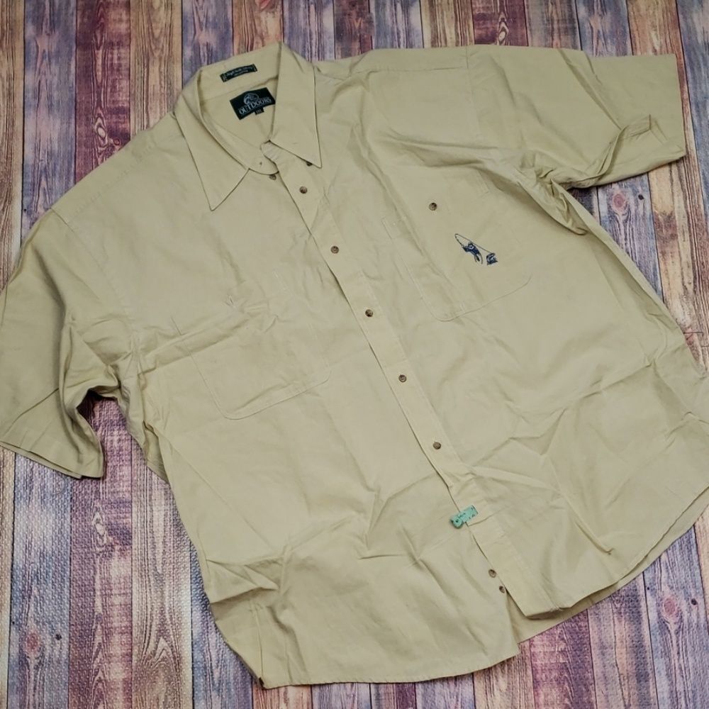 BASS PRO SHORT SLEEVE BUTTON DOWN W/FISHING EMBR
